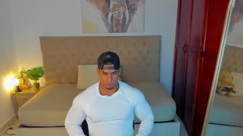 Snapshot of trevor_vinc chatting on 10-04-25, 12:47 trevor online show from 10-04-25, 12:47