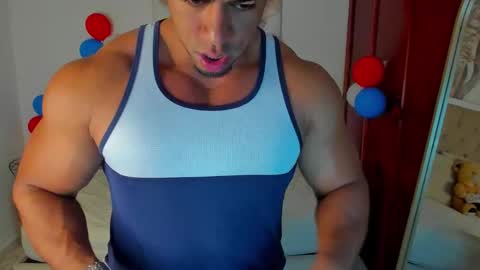 Snapshot of trevor_vinc chatting on 11-28-25, 01:03 trevor online show from 11-28-25, 01:03