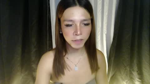 Snapshot of trexie215765 chatting on 07-12-26, 04:03 trexie215765 online show from 07-12-26, 04:03