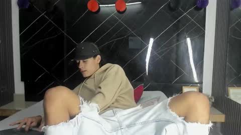 Snapshot of treyk_king chatting on 01-13-26, 04:07 Trey online show from 01-13-26, 04:07