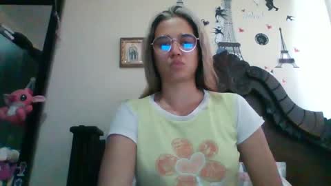 triana_bell online show from 02-17-25, 04:37