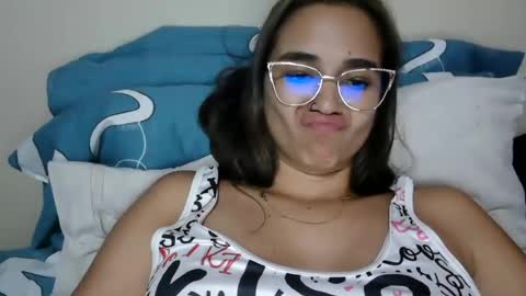 Snapshot of triana_bell chatting on 06-22-26, 03:25 triana_bell online show from 06-22-26, 03:25