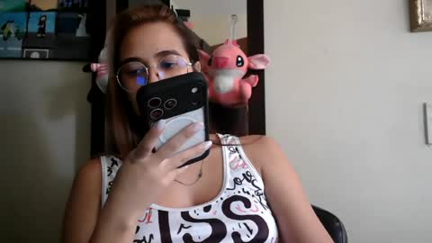Snapshot of triana_bell chatting on 06-24-26, 04:17 triana_bell online show from 06-24-26, 04:17