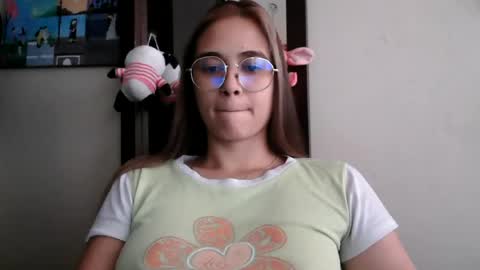Snapshot of triana_bell chatting on 06-25-26, 04:44 triana_bell online show from 06-25-26, 04:44