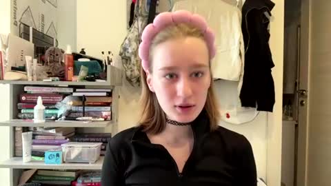 Snapshot of trinhteitsworth chatting on 07-13-26, 08:06 Vita online show from 07-13-26, 08:06