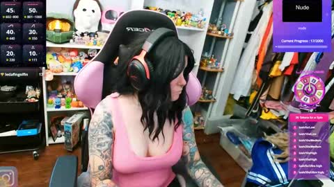 Snapshot of trinitykatze chatting on 10-03-25, 07:22 Trin Kat pet online show from 10-03-25, 07:22