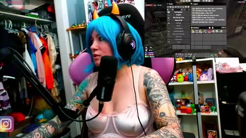 Snapshot of trinitykatze chatting on 04-14-26, 05:30 Trin Kat pet online show from 04-14-26, 05:30