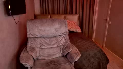 Snapshot of tripleprinces chatting on 11-17-25, 06:14 tripleprinces online show from 11-17-25, 06:14