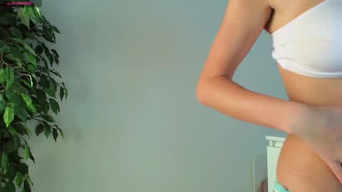 Snapshot of trixie_taylor chatting on 10-26-25, 12:22 Trixie Taylor online show from 10-26-25, 12:22