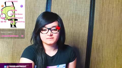 trixiedoescamcam online show from 09-20-25, 10:00