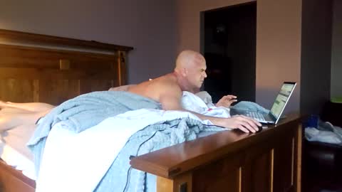 trojanswingers online show from 12-15-25, 06:12