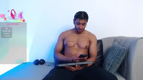 Snapshot of troy_lee1 chatting on 09-22-25, 02:41 online show from 09-22-25, 02:41