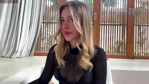 Mia online show from 03-27-26, 05:13