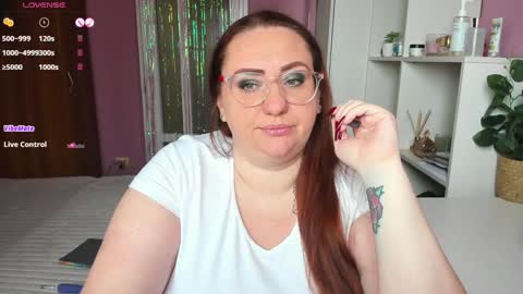 Snapshot of truly_goddess chatting on 01-31-25, 08:43 Adelle online show from 01-31-25, 08:43