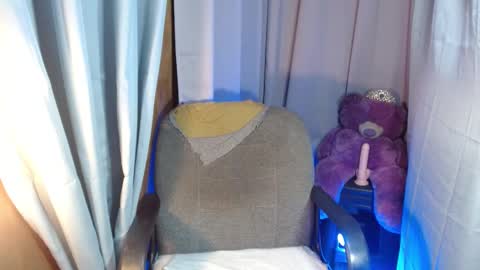 Snapshot of ts_afamhunterxx chatting on 03-09-25, 06:21 Goddess Mira online show from 03-09-25, 06:21