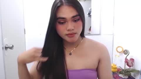 Snapshot of ts_lovelicious chatting on 10-17-25, 04:37 ts_lovelicious online show from 10-17-25, 04:37