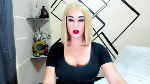 Snapshot of tsmamahmerslove chatting on 01-12-26, 11:10 Nicoleeee online show from 01-12-26, 11:10