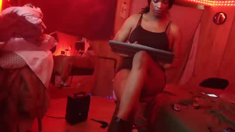 Snapshot of tsnitra chatting on 02-23-25, 01:53 TsNitra online show from 02-23-25, 01:53