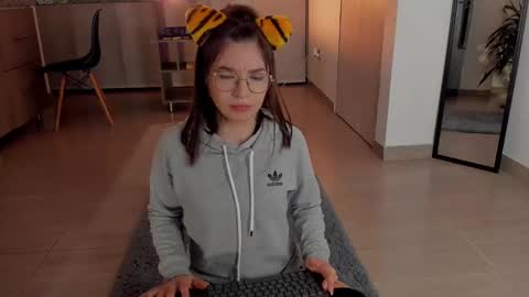 Snapshot of tsukys_spell chatting on 12-06-24, 02:35 Tsuky online show from 12-06-24, 02:35