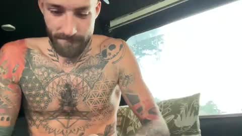 Tuhands online show from 09-16-25, 01:23