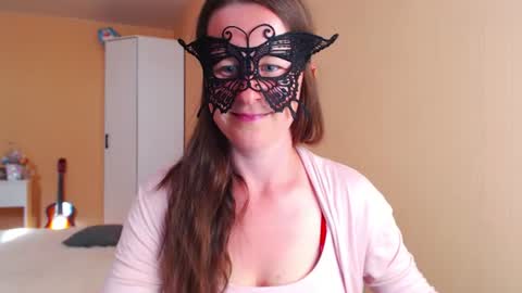 Snapshot of tukutie chatting on 06-17-26, 02:51 Milli online show from 06-17-26, 02:51