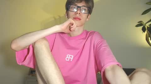 Snapshot of tuz94 chatting on 03-07-25, 02:46 Dan online show from 03-07-25, 02:46