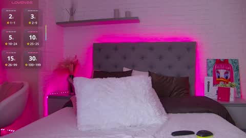 Hallie online show from 12-19-25, 01:34