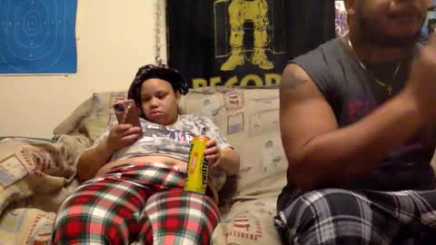 Snapshot of twinandlea chatting on 12-05-25, 02:53 Twin and Lea online show from 12-05-25, 02:53