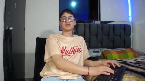 Snapshot of twink_daren chatting on 01-31-25, 06:03 Mr Daren online show from 01-31-25, 06:03