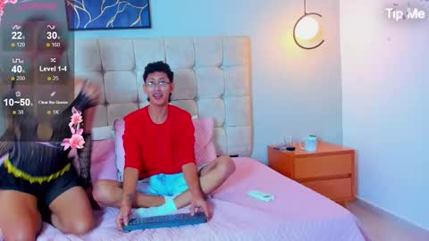 Snapshot of twink_royale18 chatting on 01-12-26, 05:51 Alan y Damian online show from 01-12-26, 05:51