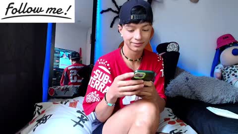 Snapshot of twink_sebas_ chatting on 12-01-24, 04:29 Bad boy sebastian online show from 12-01-24, 04:29