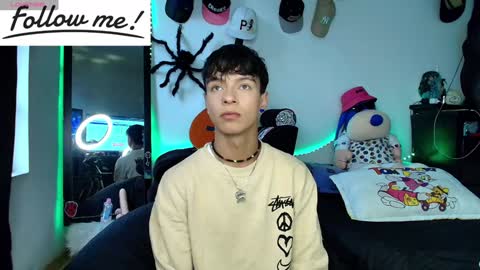 Snapshot of twink_sebas_ chatting on 12-05-24, 08:55 Bad boy sebastian online show from 12-05-24, 08:55