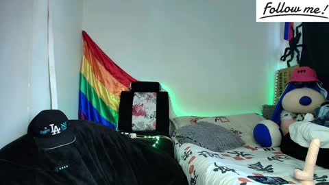 Snapshot of twink_sebas_ chatting on 12-14-24, 02:31 Bad boy sebastian online show from 12-14-24, 02:31