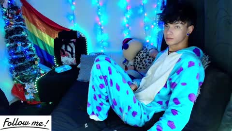 Snapshot of twink_sebas_ chatting on 12-29-24, 10:03 Bad boy sebastian online show from 12-29-24, 10:03