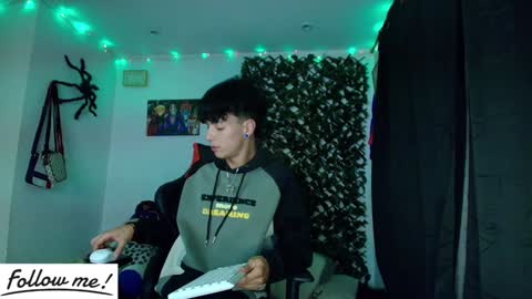 Snapshot of twink_sebas_ chatting on 01-21-25, 06:54 Bad boy sebastian online show from 01-21-25, 06:54