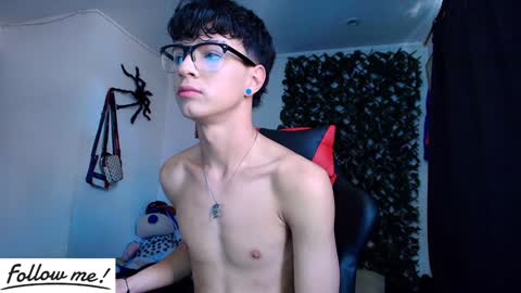 Snapshot of twink_sebas_ chatting on 01-21-25, 04:05 Bad boy sebastian online show from 01-21-25, 04:05