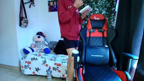 Snapshot of twink_sebas_ chatting on 01-24-25, 08:43 Bad boy sebastian online show from 01-24-25, 08:43