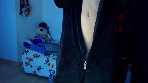 Snapshot of twink_sebas_ chatting on 01-25-25, 05:40 Bad boy sebastian online show from 01-25-25, 05:40