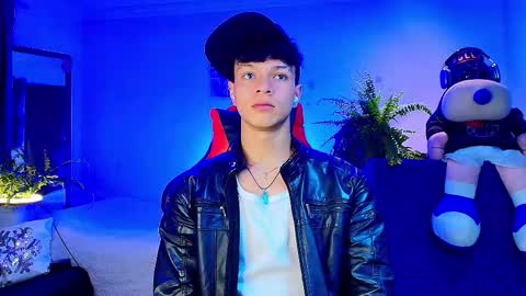 Snapshot of twink_sebas_ chatting on 10-16-25, 01:39 Bad boy sebastian online show from 10-16-25, 01:39