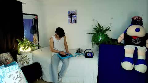 Snapshot of twink_sebas_ chatting on 10-17-25, 03:20 Bad boy sebastian online show from 10-17-25, 03:20