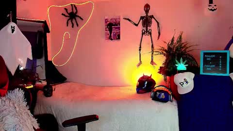 Snapshot of twink_sebas_ chatting on 10-21-25, 04:35 Bad boy sebastian online show from 10-21-25, 04:35