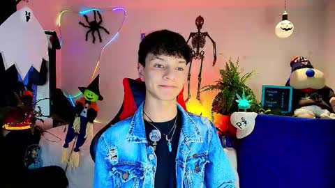 Snapshot of twink_sebas_ chatting on 10-22-25, 01:17 Bad boy sebastian online show from 10-22-25, 01:17