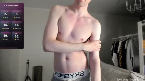 Snapshot of twinkie_twink chatting on 12-21-24, 01:36 Andy online show from 12-21-24, 01:36