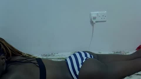 Snapshot of twinkle_tia chatting on 10-11-25, 02:11 BABY TIA online show from 10-11-25, 02:11