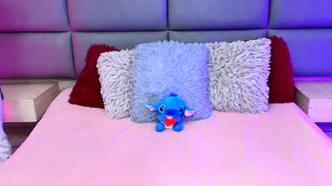 twinslovers_ online show from 10-25-25, 01:35