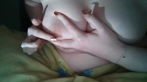 Snapshot of twixie33 chatting on 01-26-25, 03:27 twixie33 online show from 01-26-25, 03:27