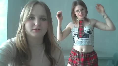 Lina and Katia online show from 04-07-26, 11:10