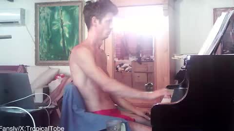 TobeBritta online show from 03-06-26, 05:42