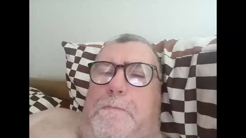 twohats2810 online show from 05-11-26, 05:46