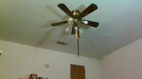 Snapshot of txblackbird chatting on 12-22-25, 04:04 txblackbird online show from 12-22-25, 04:04